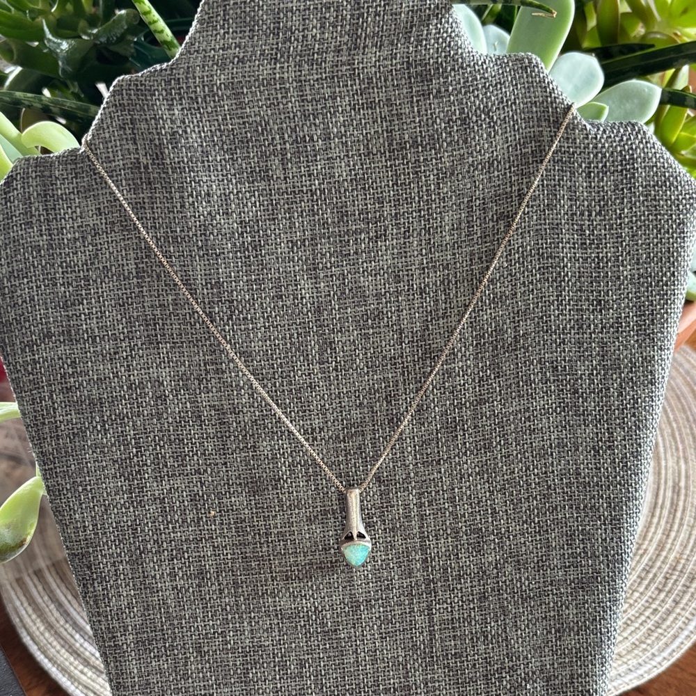 Elegant sterling Necklace with opal Pendant 16”